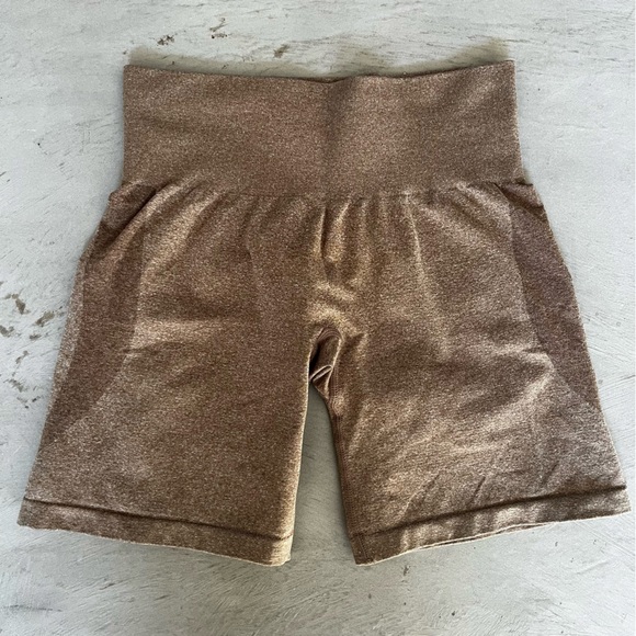 ✨ NVGTN Contour Seamless Shorts – Size Small (brown) ✨ - Picture 2 of 4